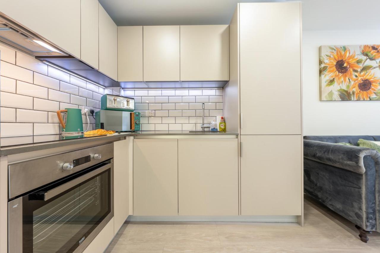 Luxury One Bedroom Serviced Apartment In The Heart Of Bedford Exterior foto